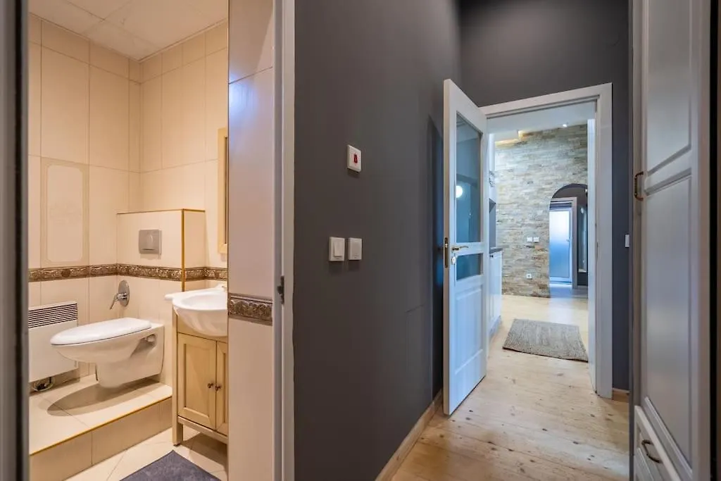 Stylish Stay - 2Bdr, 2Bthr+ Free Parking Sofya Daire